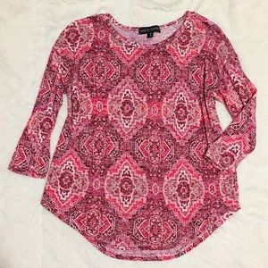 Almost Famous Knit top ¾ Long Sleeve Abstract Pattern High Low Hem